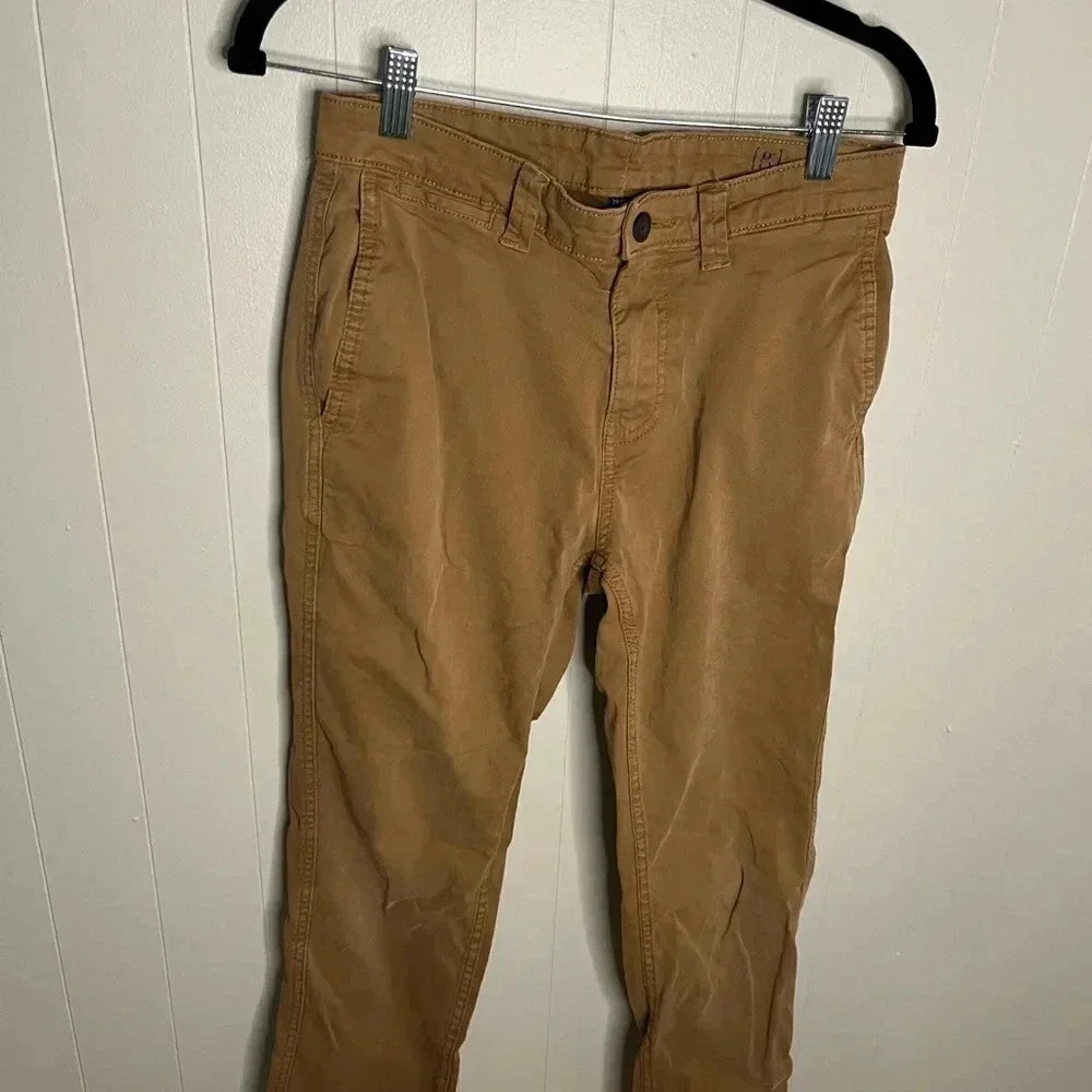 Men’s khaki dress pants